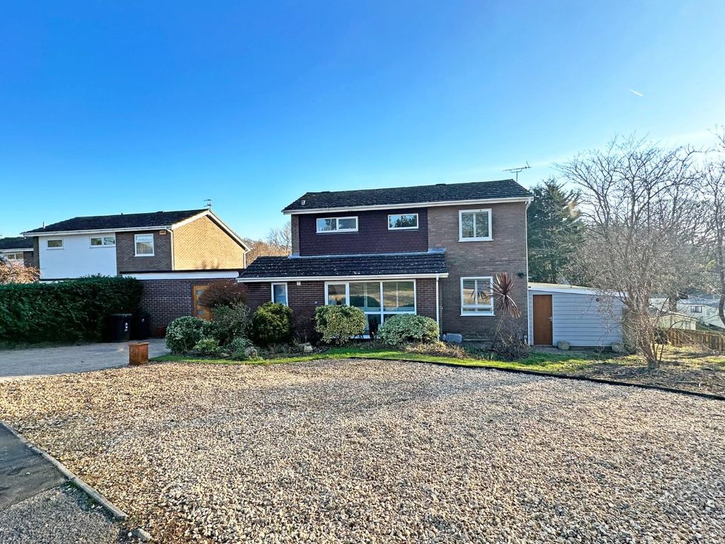 5 bed property for sale in Preston Way, Highcliffe, Christchurch BH23