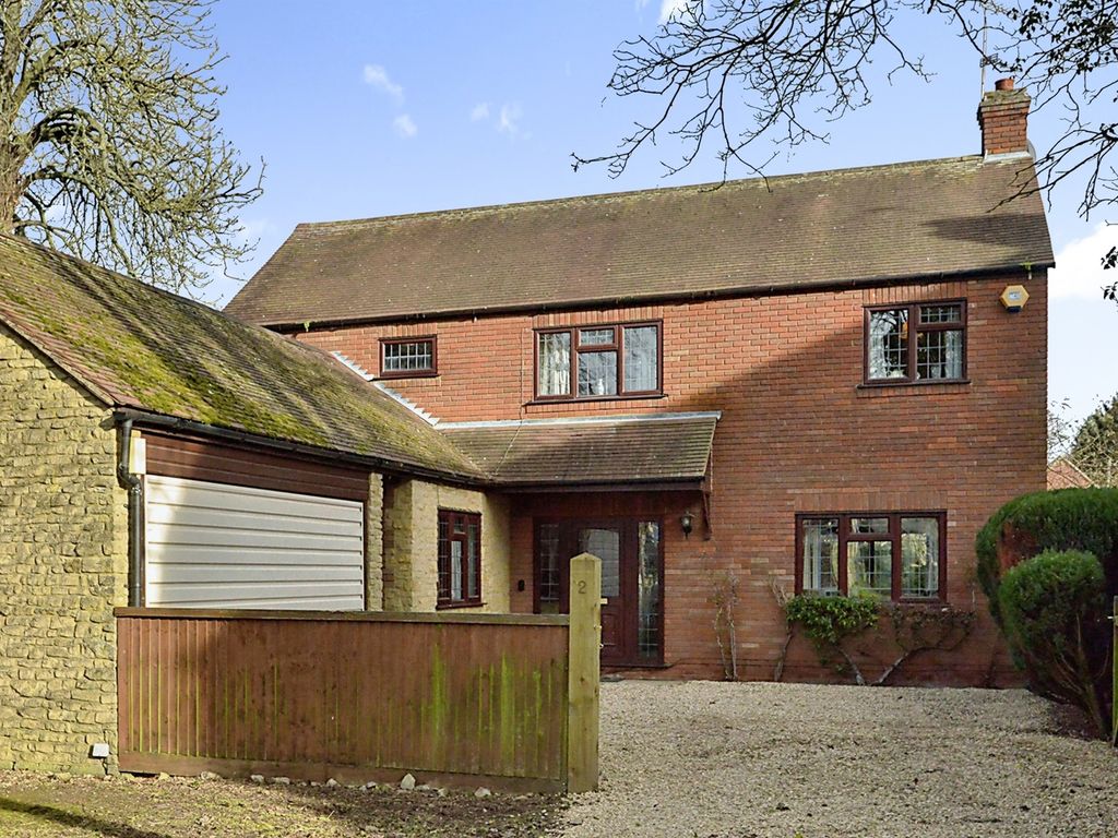 4 bed detached house for sale in Manse Close, Stony Stratford, Milton