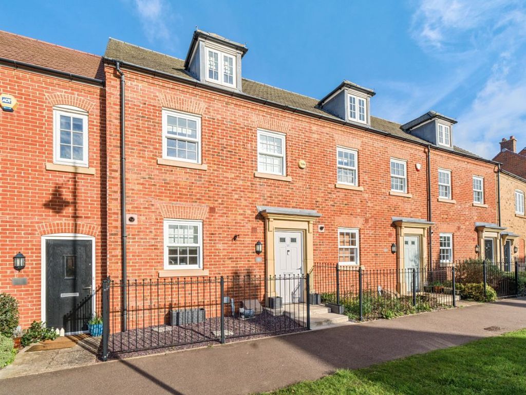 3 bed terraced house for sale in Greenkeepers Road, Great Denham