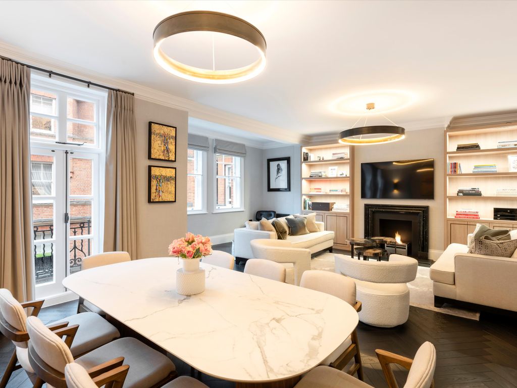 3 bed flat for sale in Cheyne Court, Royal Hospital Road, London SW3, £