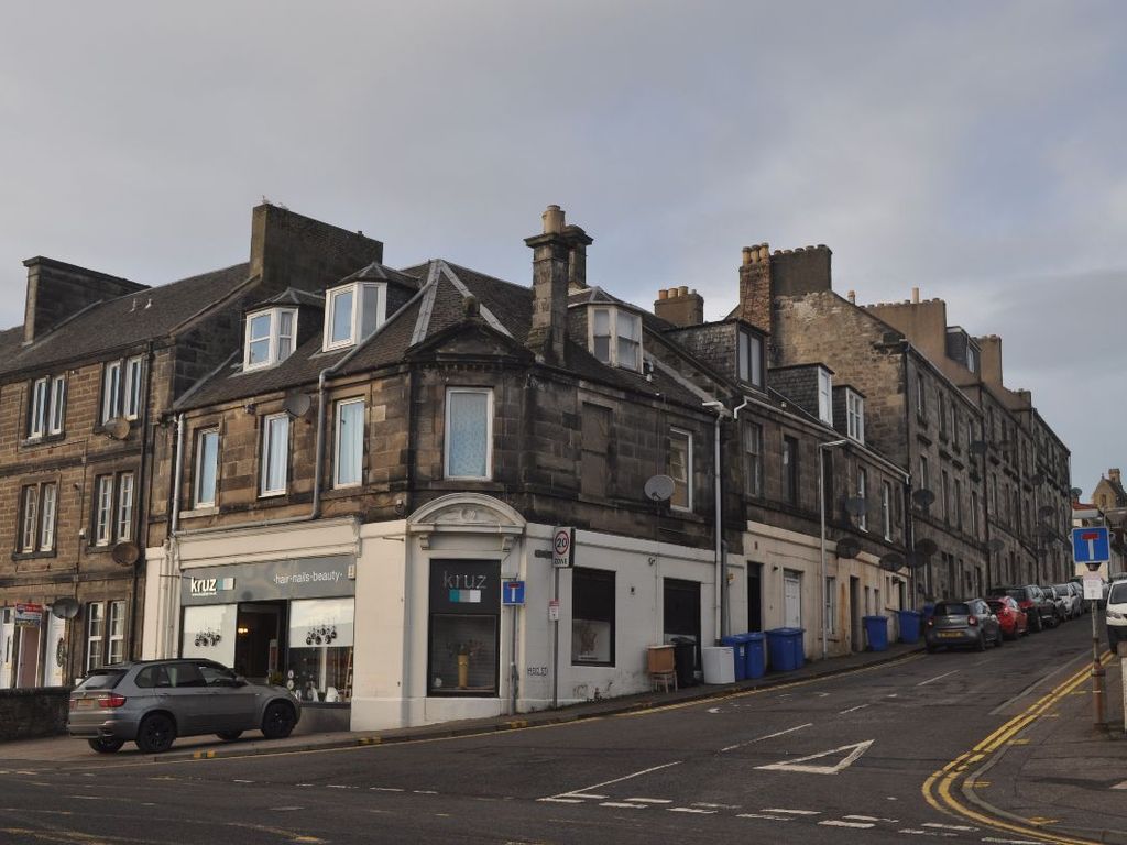 3 bed flat to rent in 43A Reid Street, Dunfermline KY12, £725 pcm Zoopla