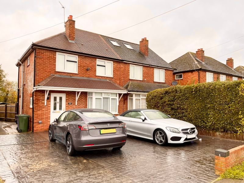 3 bed semidetached house to rent in Oxford Road, Kidlington OX5, £