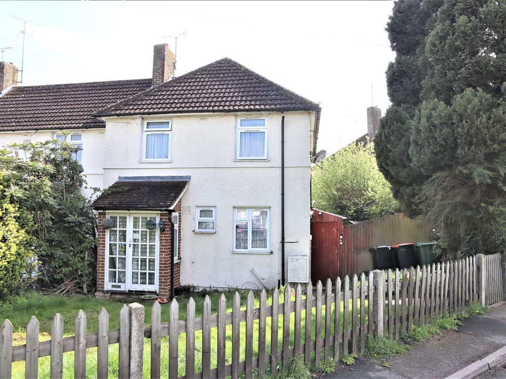 3 bed end terrace house for sale in Worthington Road, Dunstable