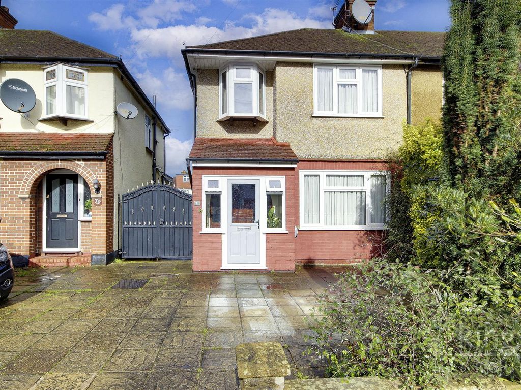3 bed semidetached house for sale in Broadoak Avenue, Enfield EN3, £
