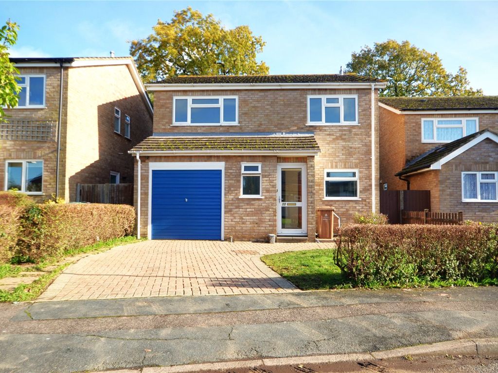 4 bed detached house to rent in Horley, Surrey RH6, £2,300 pcm Zoopla