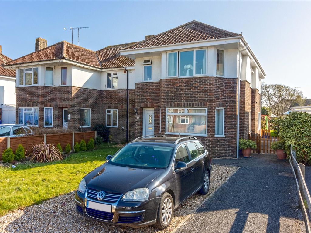 2 bed flat for sale in Ardingly Drive, GoringBySea, Worthing BN12