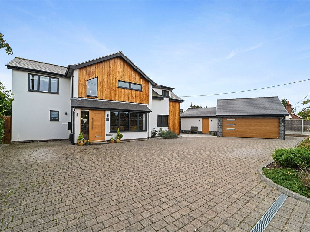 4 bed country house for sale in Elm Road, East Bergholt, Colchester