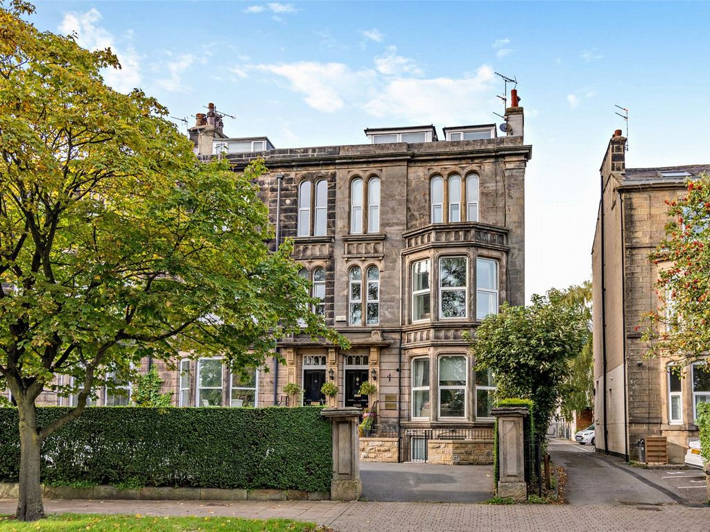 5 bed town house for sale in York Place, Harrogate, North Yorkshire HG1