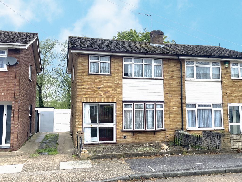 3 bed semidetached house for sale in Palmerston Road, Rainham RM13, £