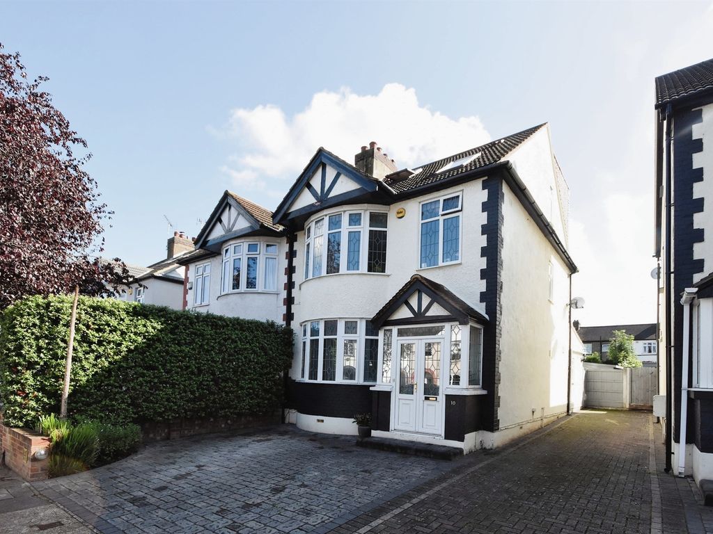 4 bed semidetached house for sale in Lodge Avenue, Gidea Park, Romford
