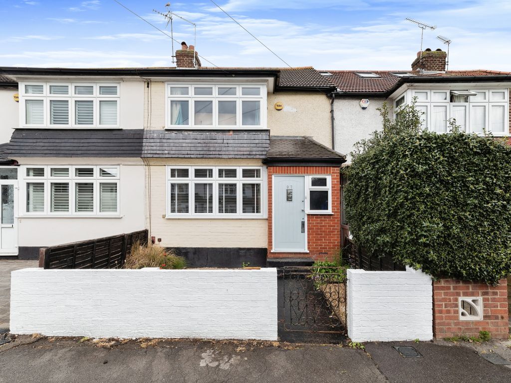 2 bed terraced house for sale in Avondale Drive, Loughton IG10 Zoopla