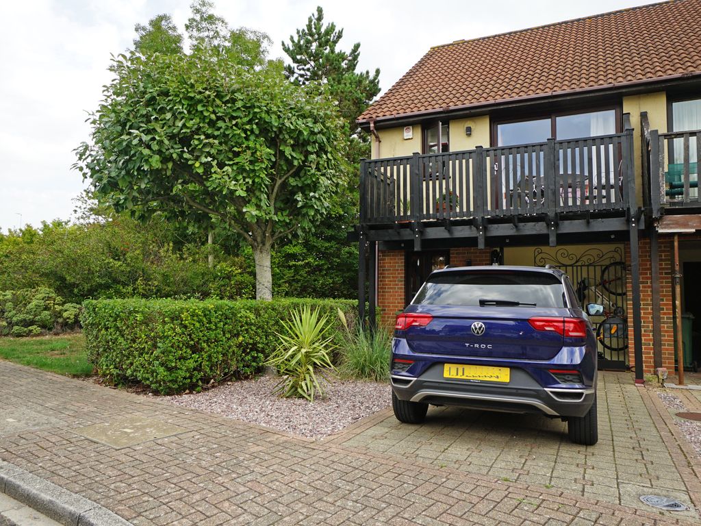 3 bed end terrace house for sale in Coverack Way, Port Solent
