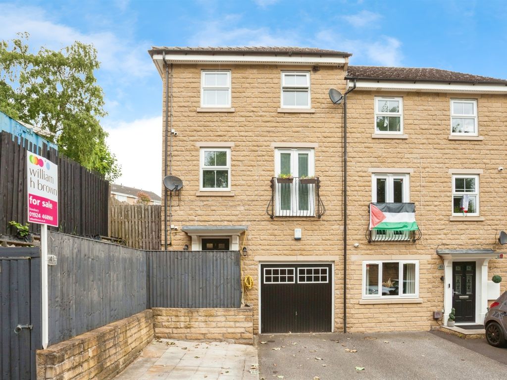 4 bed end terrace house for sale in Jilling Ing Park, Earlsheaton