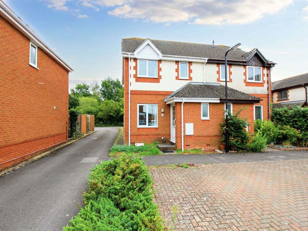 3 bed semidetached house for sale in Dundonald Close, Woolston SO19, £280,000 Zoopla