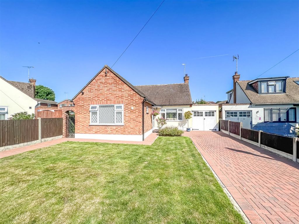 3 bed property for sale in Nelson Close, Rayleigh SS6, £625,000 Zoopla