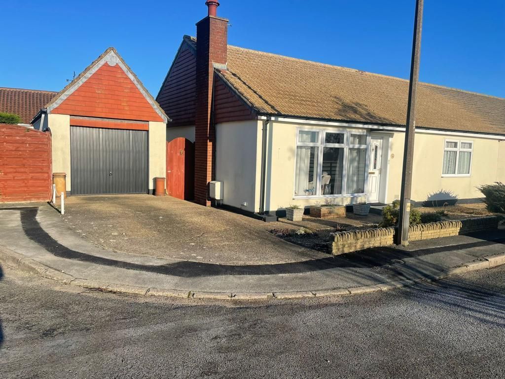 3 bed semidetached bungalow for sale in Avenue B, Upton, Gainsborough