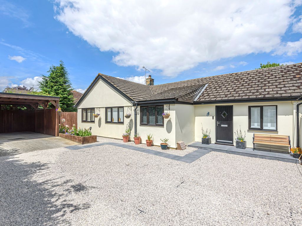 5 bed detached bungalow for sale in Amsbury Road, Coxheath, Maidstone