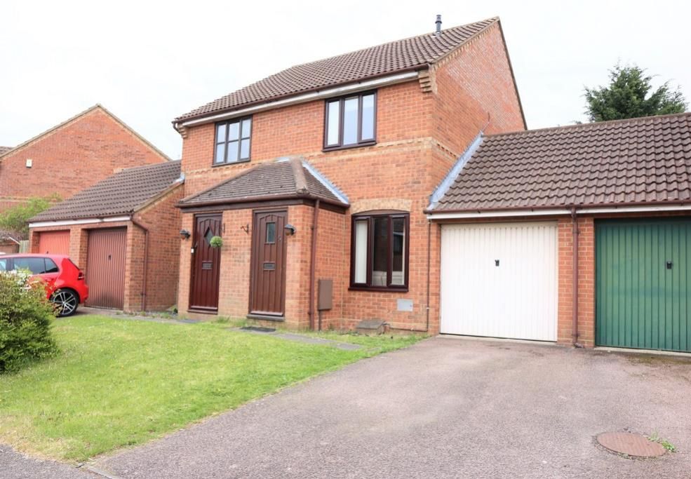 2 bed semidetached house to rent in Grace Avenue, Oldbrook, Milton