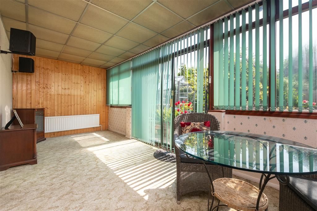 4 bed semidetached house for sale in Mitchell Close, Dartford, Kent