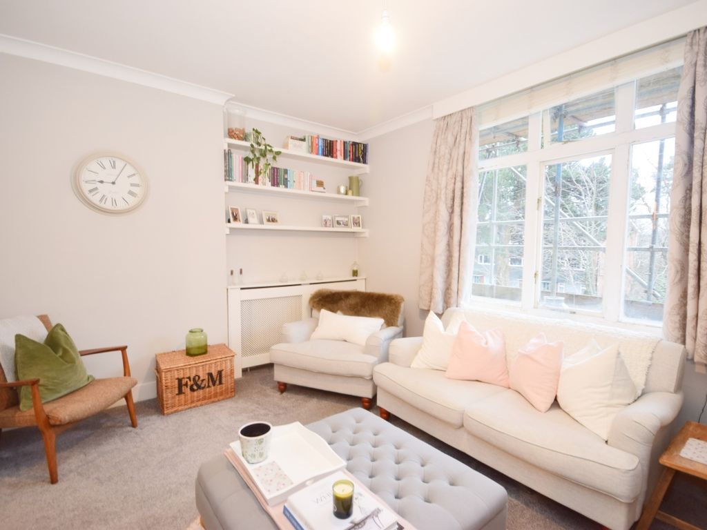 2 bed flat to rent in Somers Road, Reigate RH2, £1,500 pcm Zoopla
