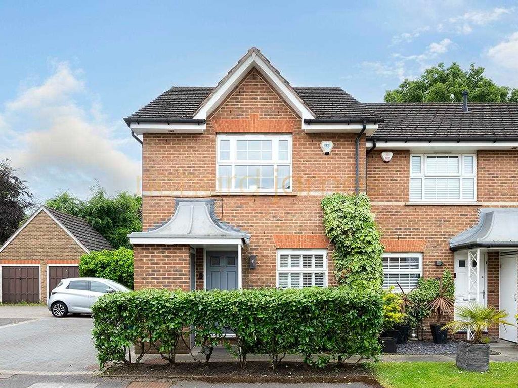 2 bed end terrace house for sale in Colenso Drive, London NW7 Zoopla