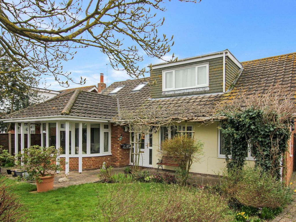 5 bed detached house for sale in The Oval, Dymchurch TN29, £650,000