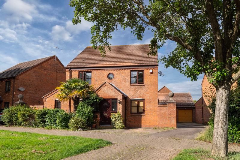 4 bed detached house for sale in Burdeleys Lane, Shenley Brook End