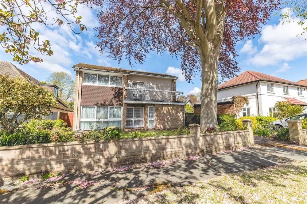 5 bed detached house to rent in Wellesley Avenue, Iver SL0 Zoopla