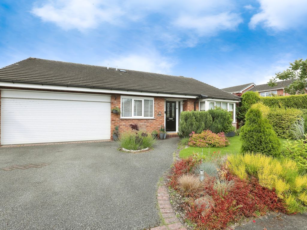 2 bed detached bungalow for sale in Fields Drive, Sandbach CW11, £
