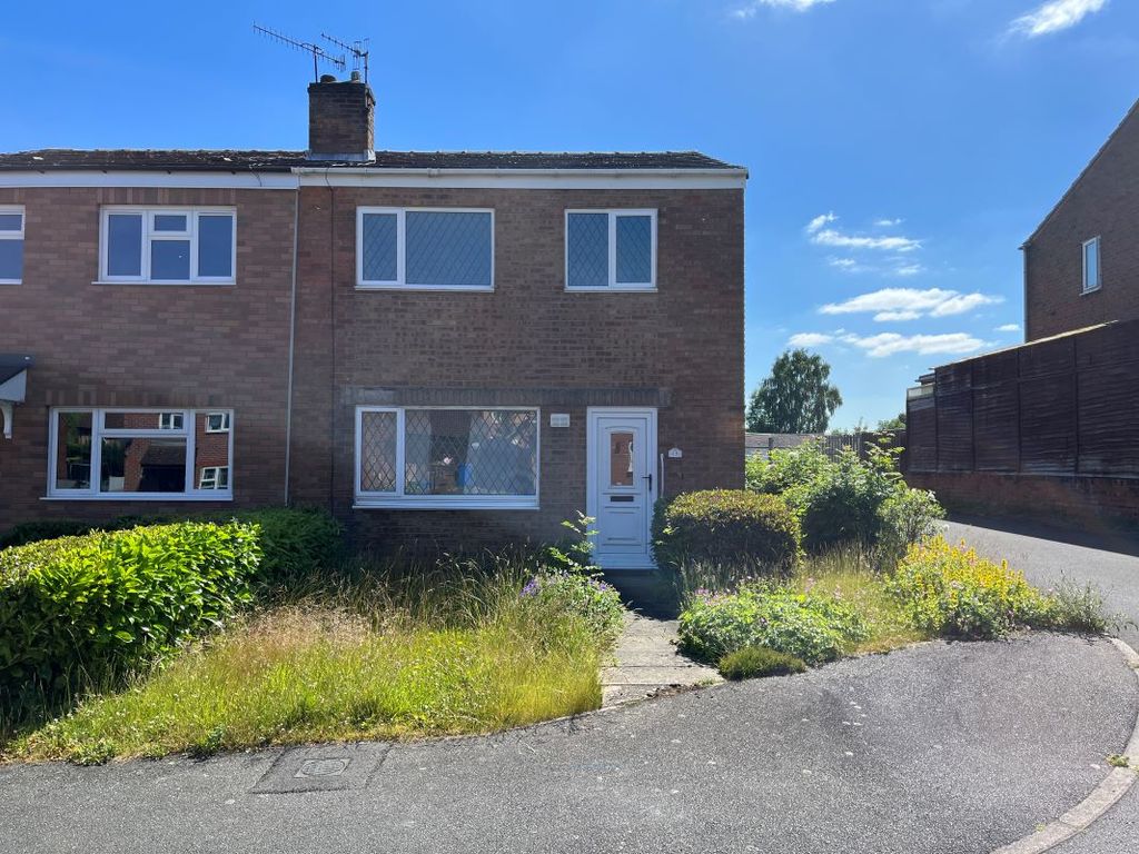 3 bed semidetached house for sale in 15 Paisley Close, Middlecroft