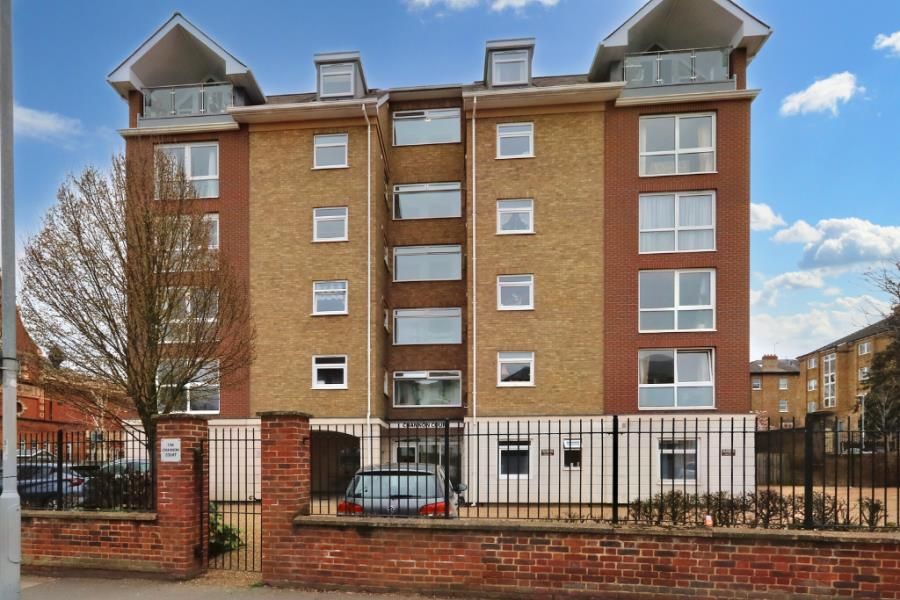 2 bed flat to rent in Maple Road, Surbiton KT6, £1,650 pcm Zoopla
