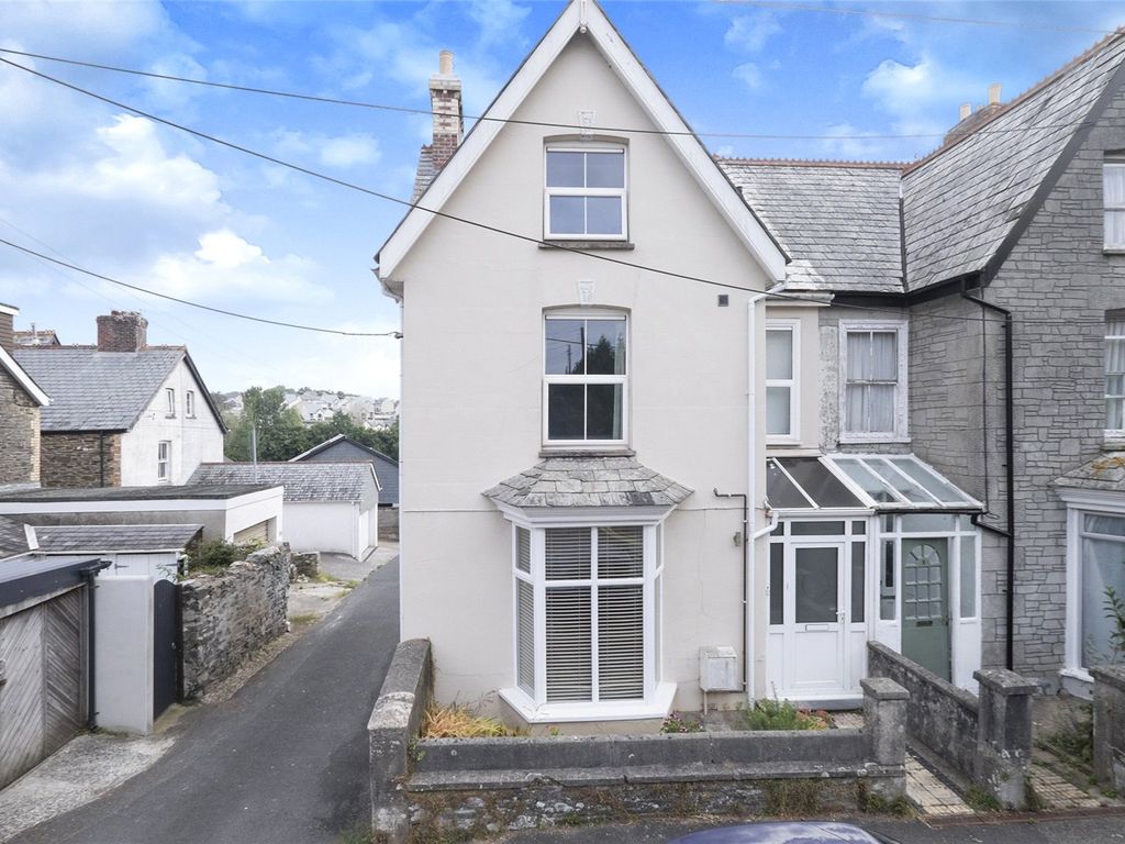 4 bed end terrace house for sale in Fernleigh Road, Wadebridge