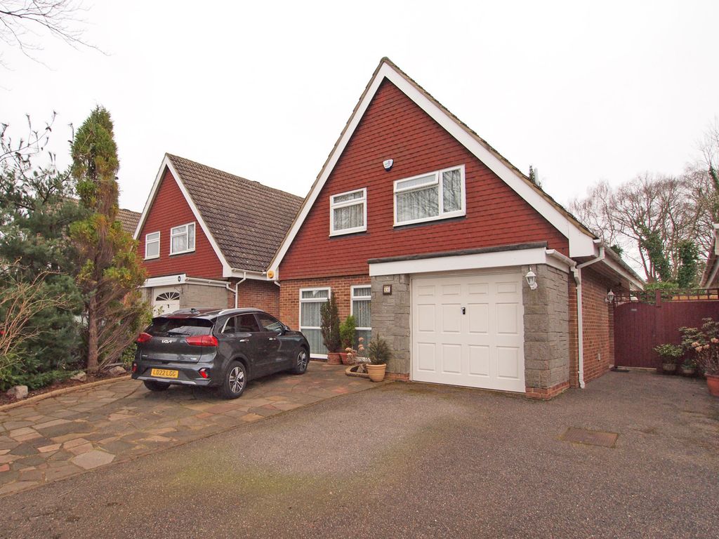 4 bed detached house for sale in High Beeches, Banstead SM7, £775,000