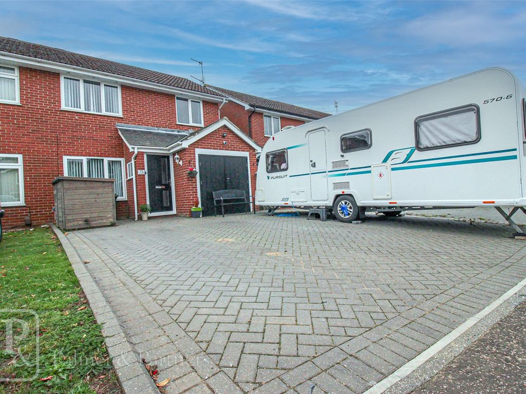 3 bed semidetached house to rent in Newcastle Avenue, Colchester