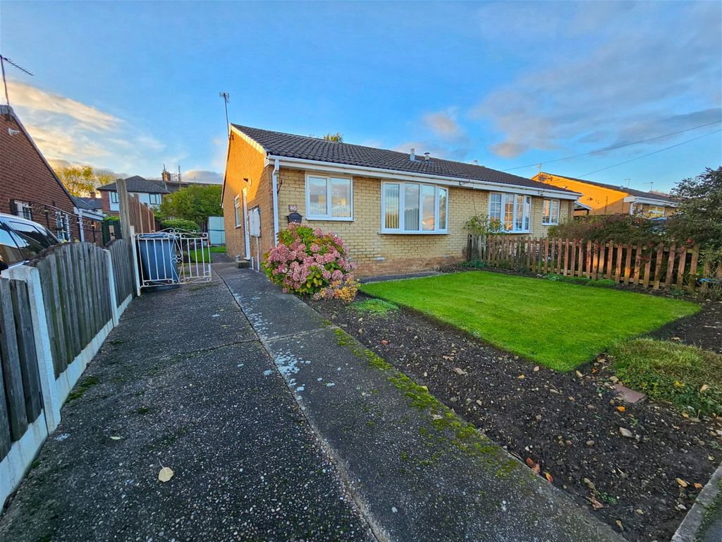 2 bed semidetached bungalow for sale in Priestley Avenue, Darton