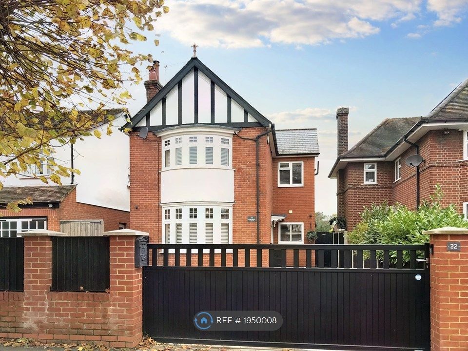 3 bed detached house to rent in Chelmerton Avenue, Chelmsford CM2, £