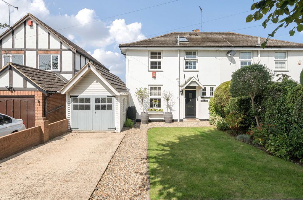 3 bed semidetached house for sale in Belfry Villas, Belfry Avenue