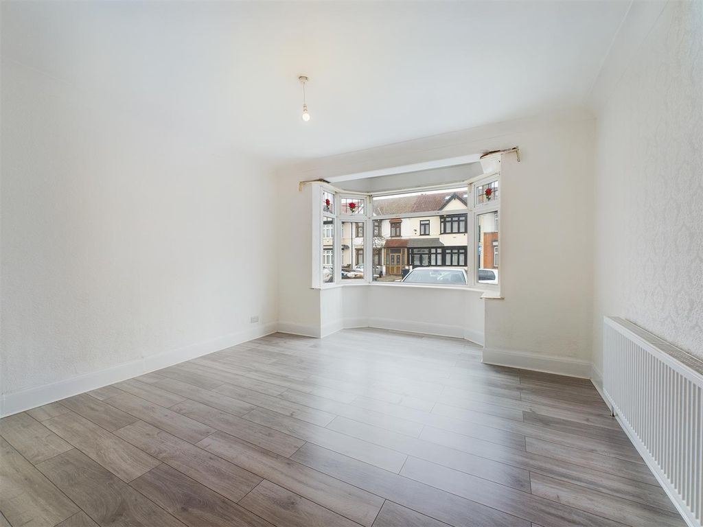 4 bed terraced house to rent in Castleview Gardens, Ilford IG1 Zoopla