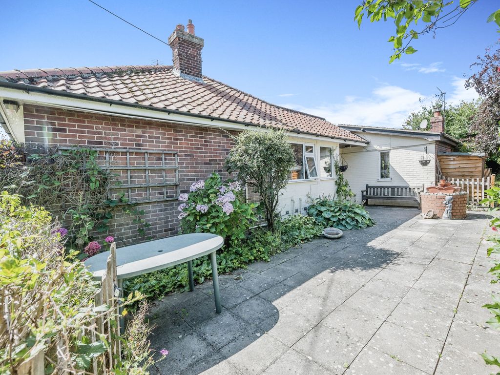 4 bed detached bungalow for sale in North Walsham Road, North Walsham