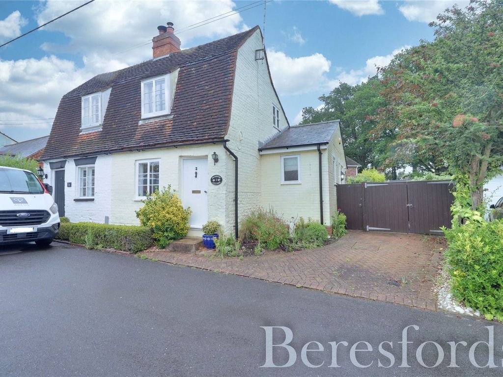2 bed end terrace house for sale in Arbour Lane, Wickham CM8, £