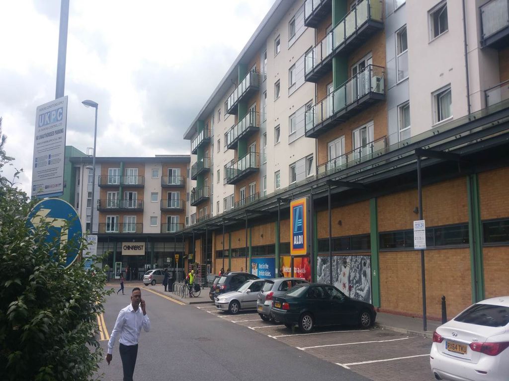 2 bed flat to rent in Parkhouse Court, Hatfield, Hertfordshire AL10