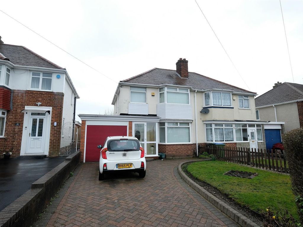 3 bed semidetached house for sale in Regent Road, Tividale, Oldbury