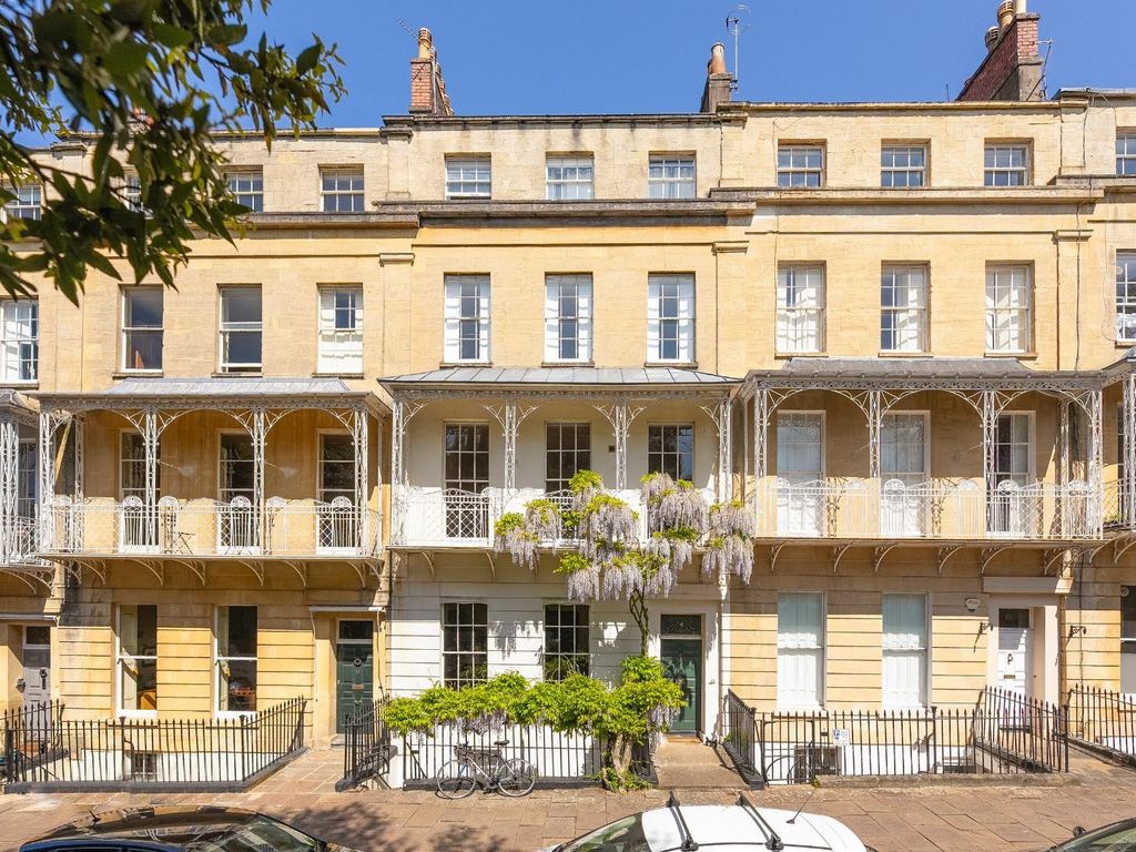 2 bed flat for sale in Westfield Place, Clifton, Bristol BS8, £475,000