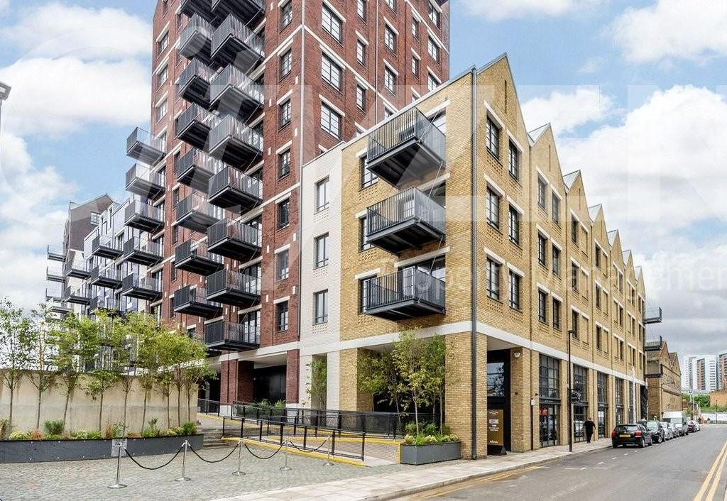 Studio to rent in Douglas Tower, 9 Good Luck Hope Walk, London E14 Zoopla