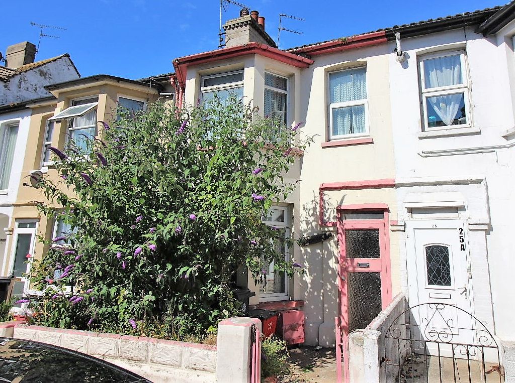 3 bed terraced house for sale in Beach Road, Clacton On Sea CO15 Zoopla