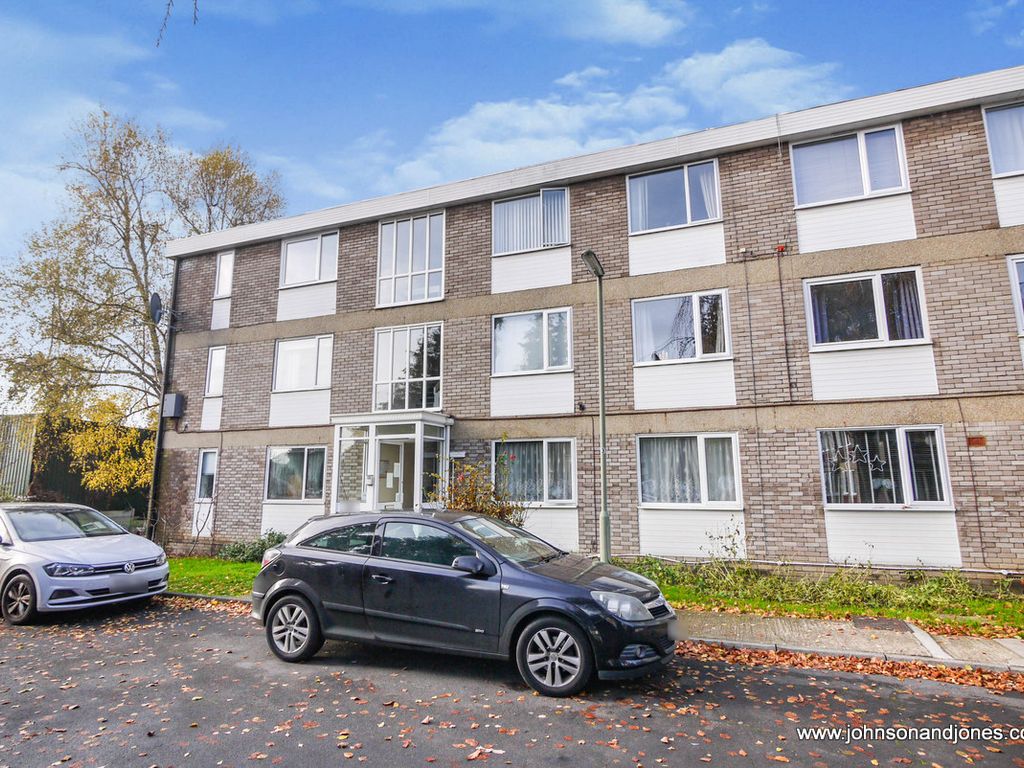 2 bed flat to rent in Langton Close, Addlestone KT15 Zoopla