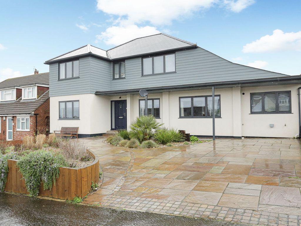 4 bed detached house for sale in Downs Avenue, Whitstable CT5, £775,000