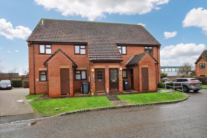 2 bed property for sale in Lansdowne Way, High HP11 Zoopla