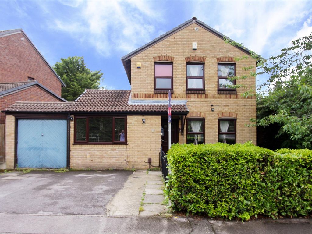 3 bed detached house for sale in Greystoke Drive, Ruislip HA4, £635,000