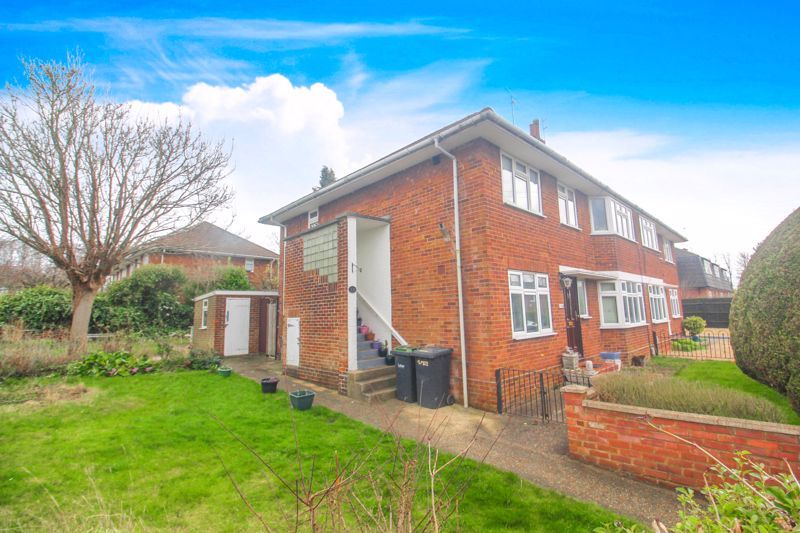 Eighth Avenue, Luton LU3